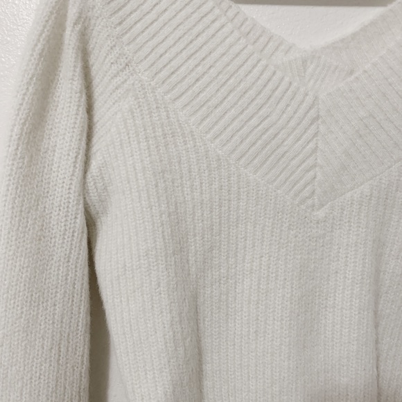 Cropped v neck sweater - Picture 3 of 3